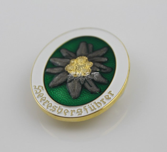 German Mountain Division Edelweiss Badge Cosplay Movie Props Replica With Box