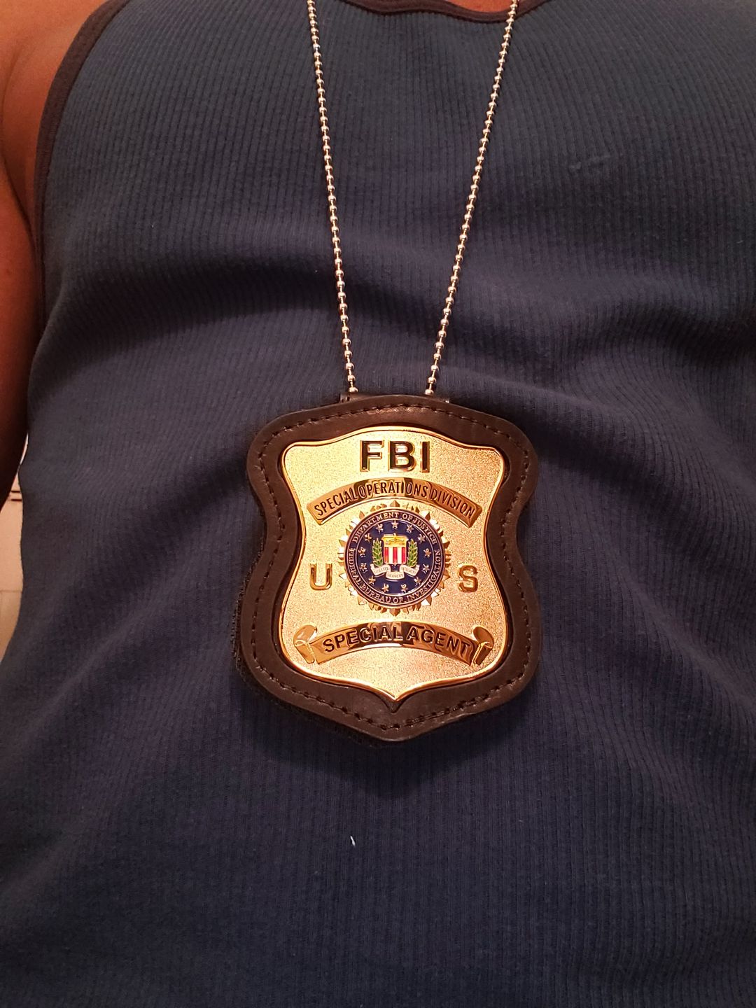 Halter/Holster/Geldbörse für Boston/FBI-Polizeiabzeichen. Erste Schicht aus echtem Leder