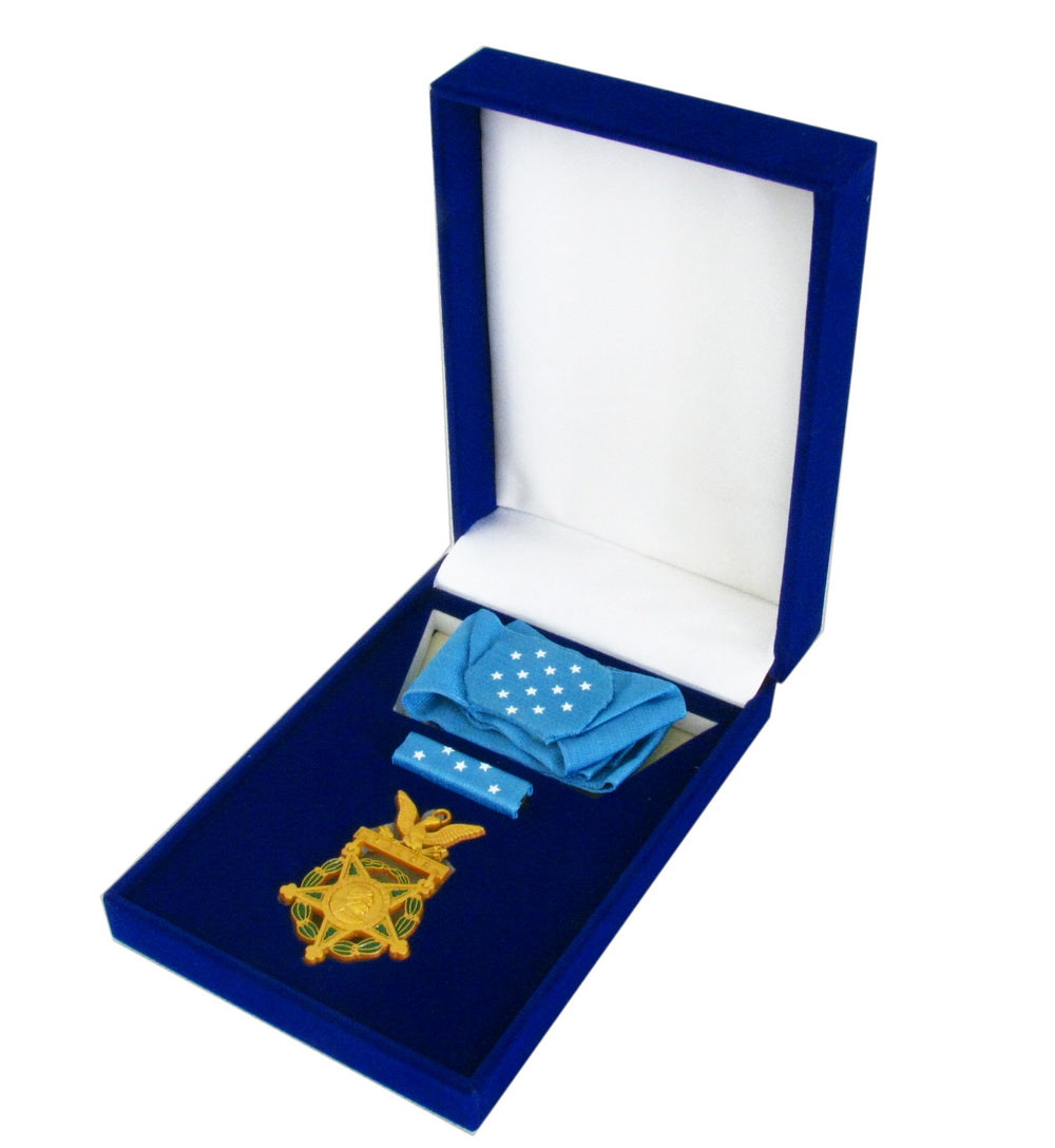 CMH Medal of Honor With Box Replica Movie Props