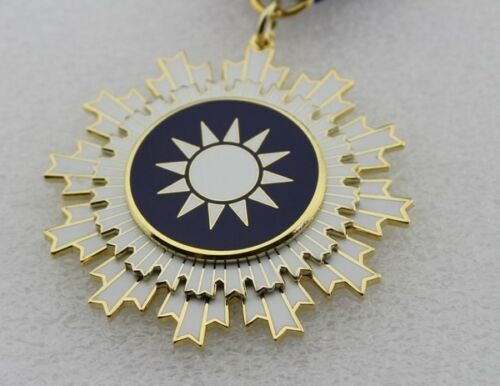 Chinese KMT Kuomintang of China Badge Order Of Blue Sky And White Sun Medal