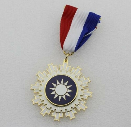 Chinese KMT Kuomintang of China Badge Order Of Blue Sky And White Sun Medal